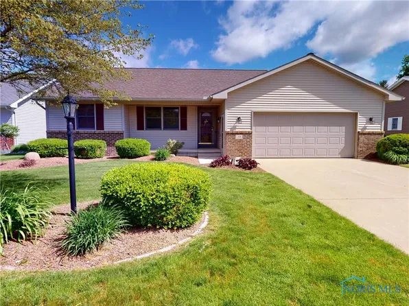 38 Fox Run Dr, Fremont, OH 43420