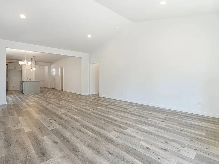 718 Tigerlily St — Photo 11