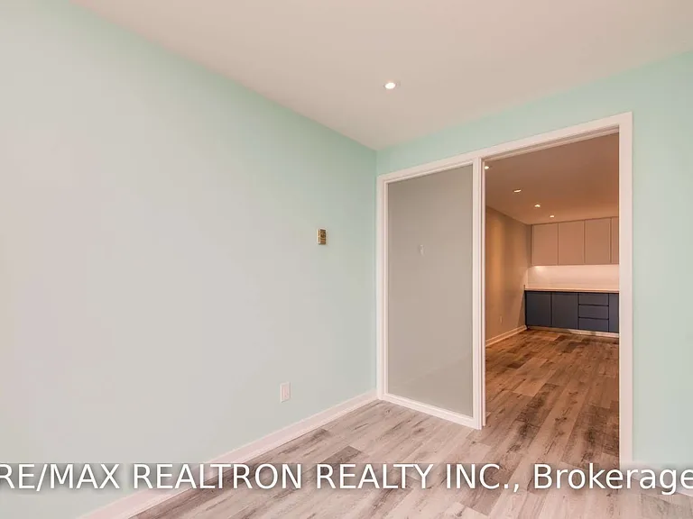30 Greenfield Ave #905 — Photo 14