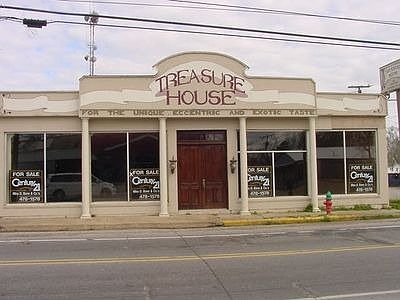 1st image of 220 E Fourth St