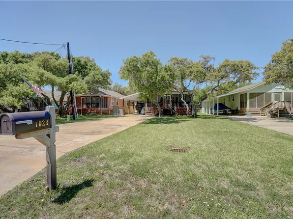 1023 S Fuqua St, Rockport, TX 78382