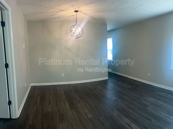 4th image of 1614 Riverside Trl NE