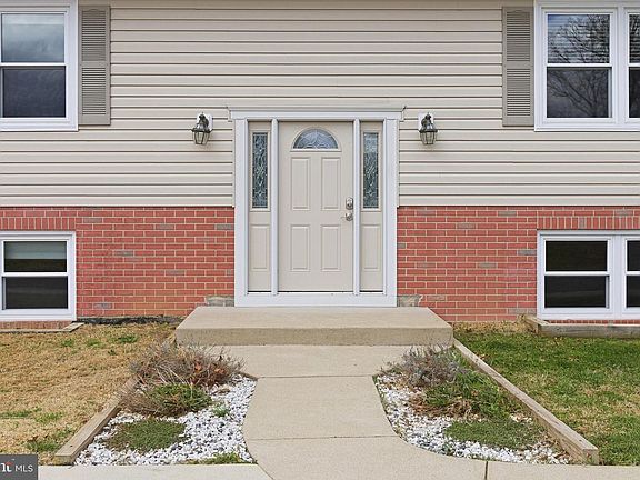 2nd image of 10606 Rhoads Dr