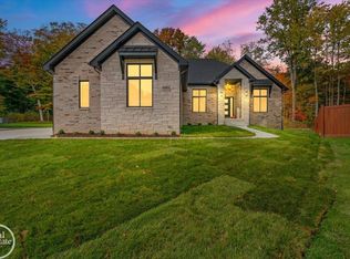 35071 Woodside Dr, Richmond, MI 48062