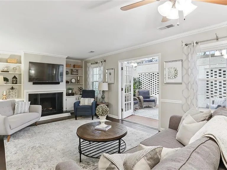 1601 Executive Park Ln NE — Photo 3