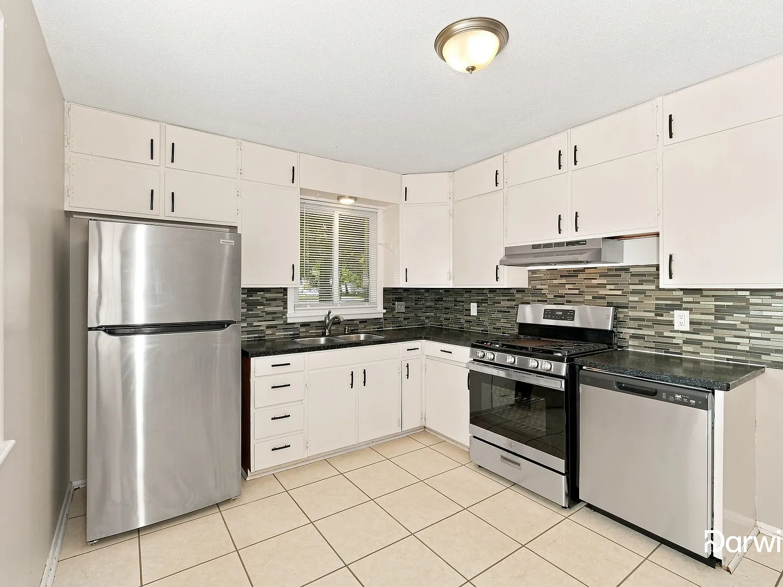 3 bed, 1.5 bath, 1620 sqft, $1,745 — Photo 2
