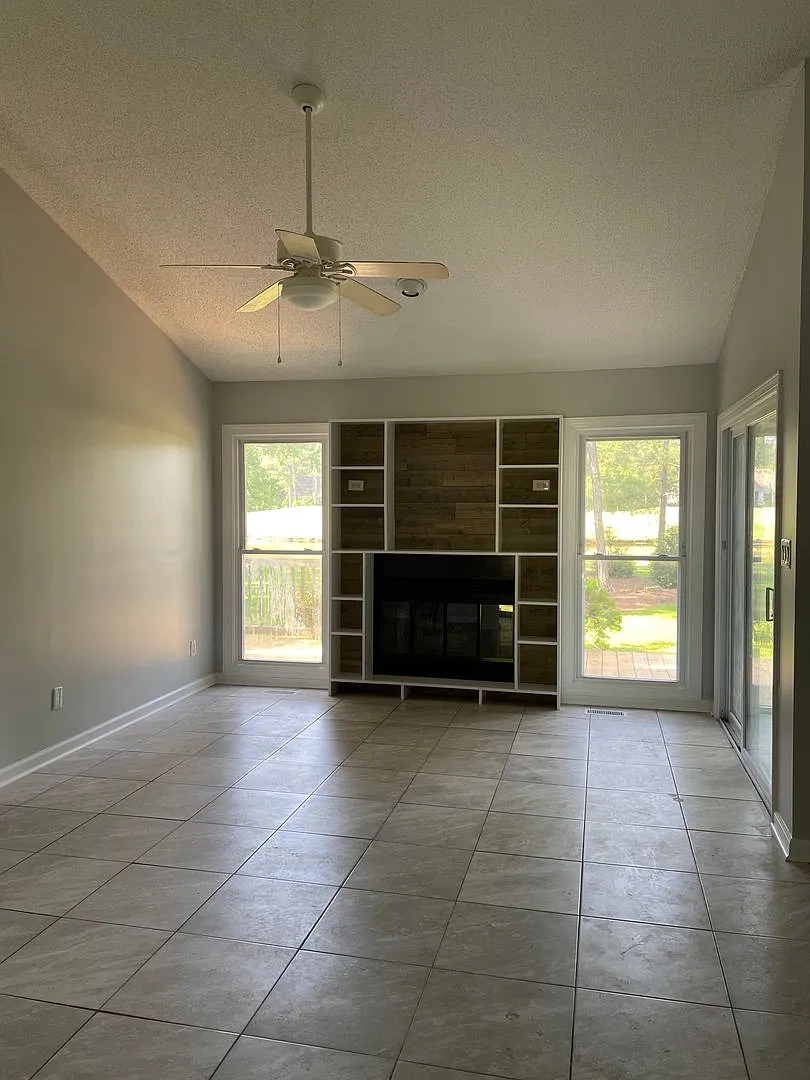 Harbour Pointe — Photo 4