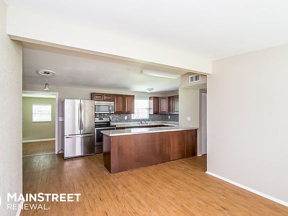 5th image of 1038 Pheasant Dr