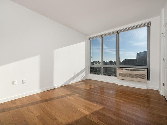 5th image of 5-49 Borden Ave #E4