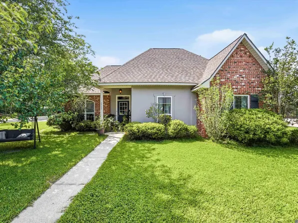 2047 Falconcrest Dr, Denham Springs, LA 70726
