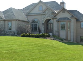 S90W32830 Granite Trl, Mukwonago, WI 53149