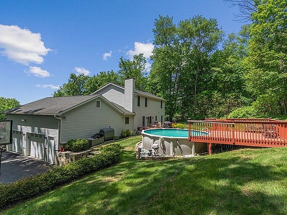 2nd image of 31 Jennifer Ln