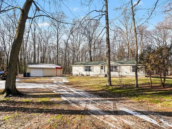 114 N Bossett Rd, Ravenna, MI 49451