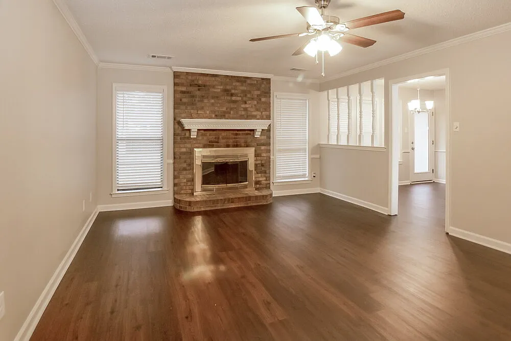 5 bed, 3.0 bath, 2100 sqft, $2,240 — Photo 2