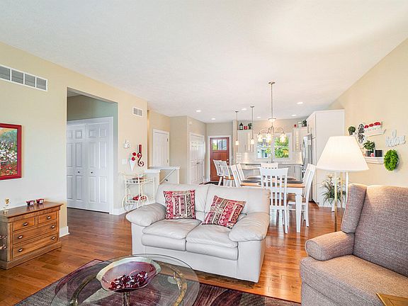 4th image of 1712 S Trillium Cir
