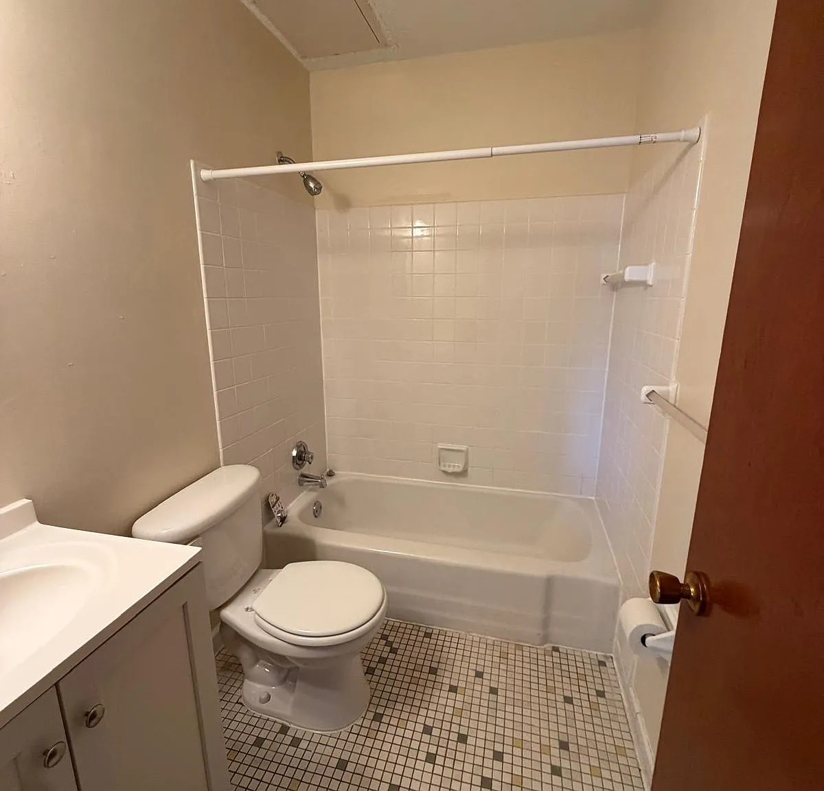 1 bed, 700 sqft, $1,050 — Photo 3