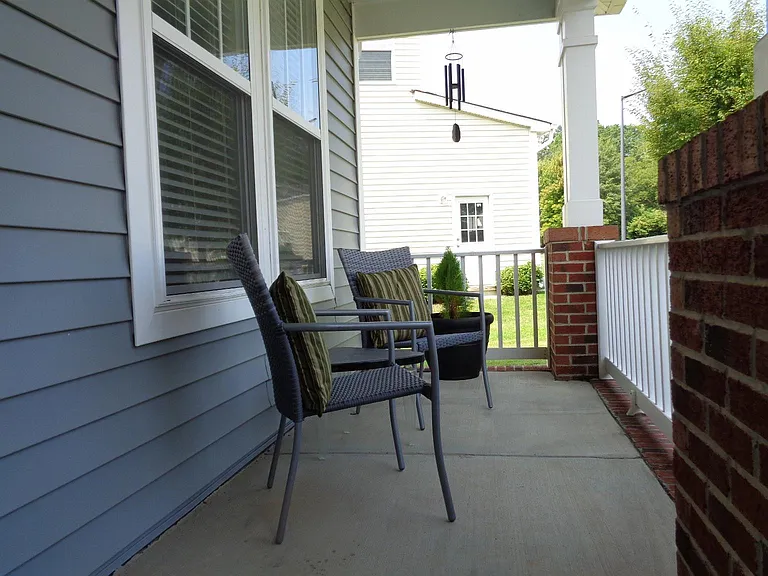 1906 Pear Tree Ln — Photo 5
