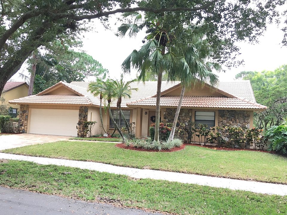 3867 NW 27th Ave