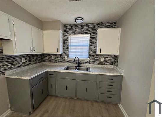 5th image of 1102 Decatur St