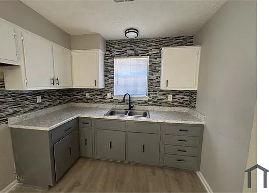 1102 Decatur St — Photo 5