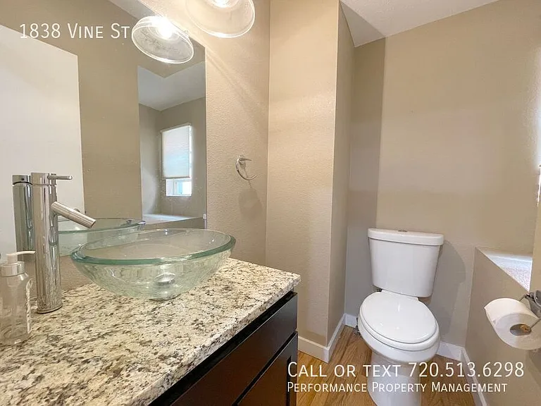 1838 Vine St — Photo 16