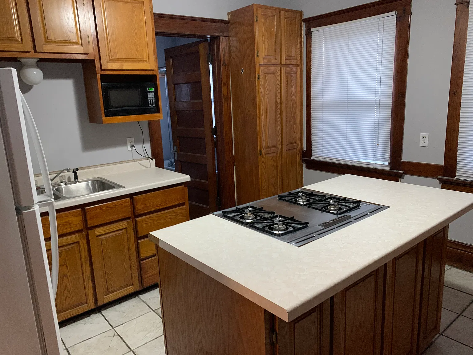 3 bed, 1300 sqft, $1,350 — Photo 2