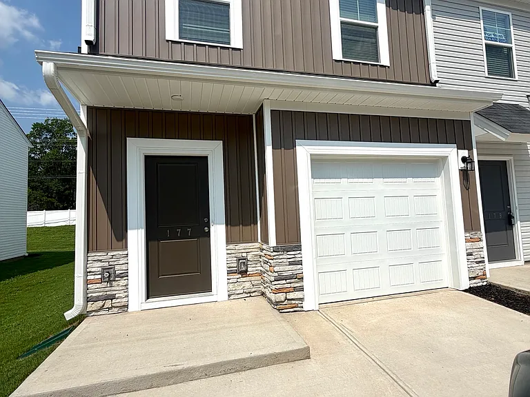 177 Randwick Ln — Photo 2