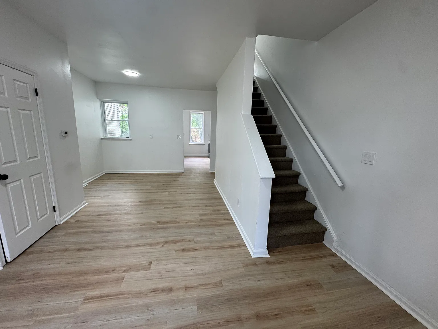 5 bed, 1750 sqft, $2,150 — Photo 2