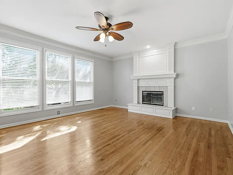 14117 Parkhill Ln — Photo 8
