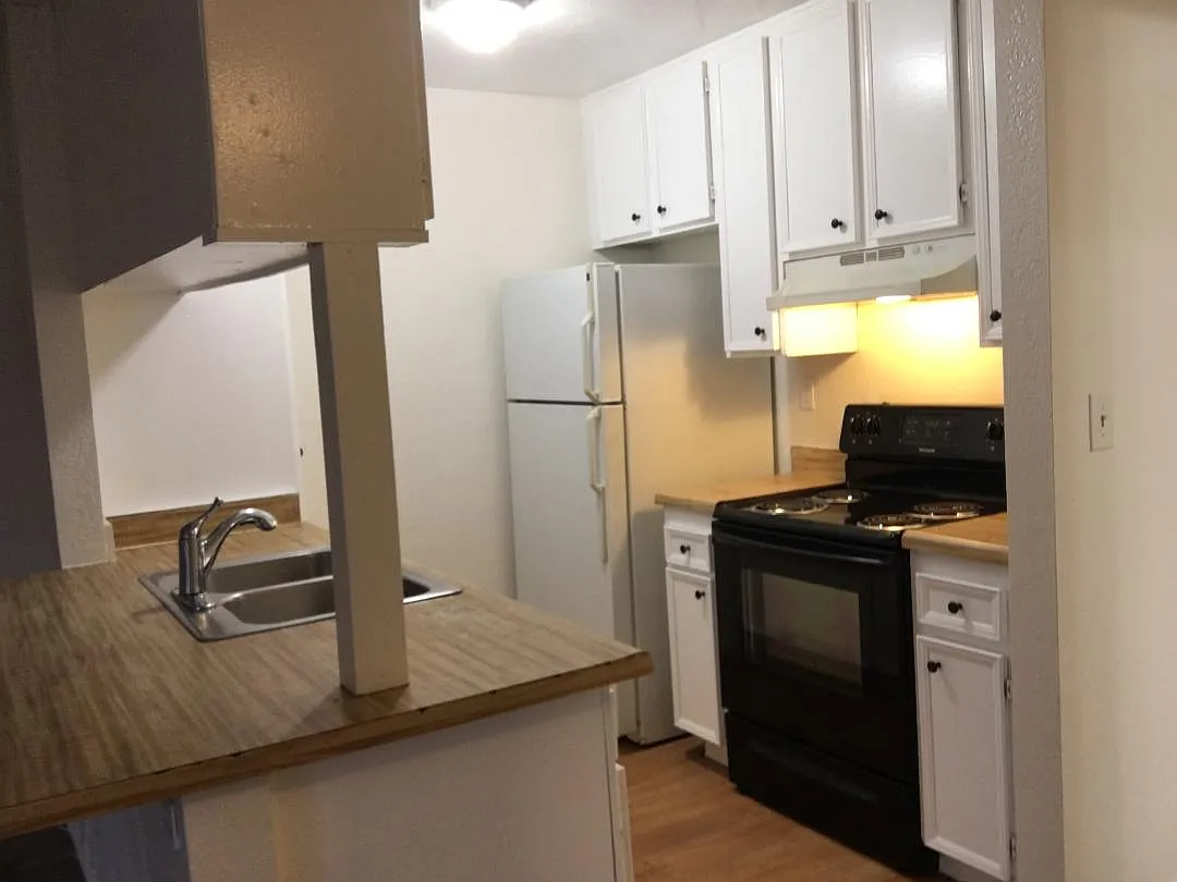 Estrella Avenue Villas - 3 — Photo 4