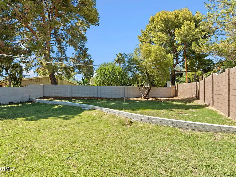 2054 E Rancho Dr — Photo 40