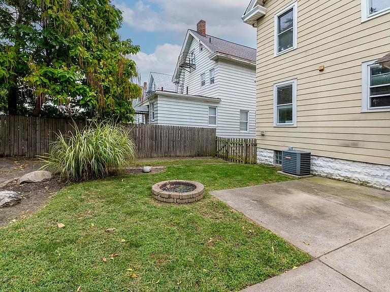 2428 Robertson Ave — Photo 27