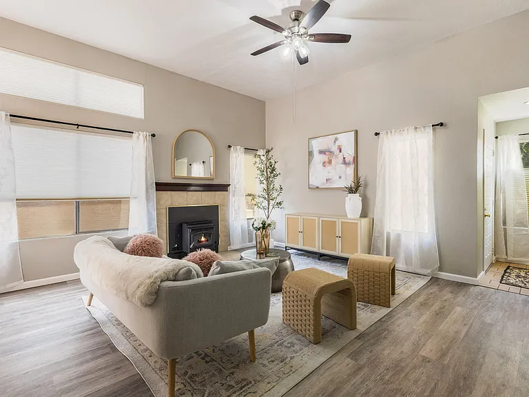 10241 Las Casitas Ct NE — Photo 12