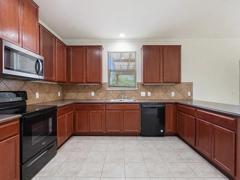 10909 Helms Deep Dr — Photo 11