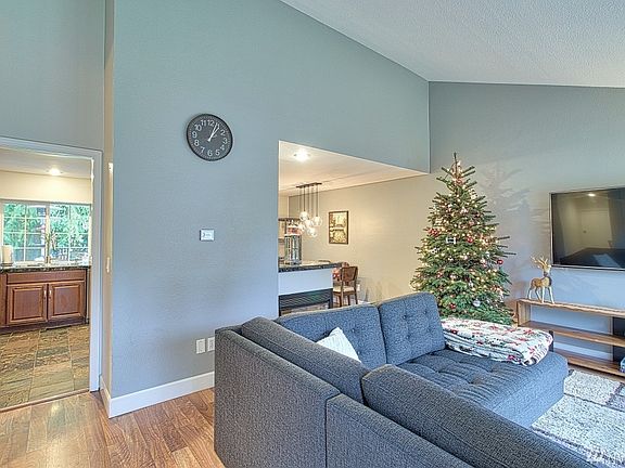 3rd image of 6019 210th Ave NE