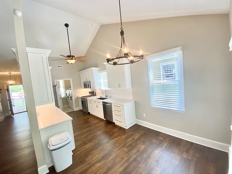 416 E Tremont Ave — Photo 35