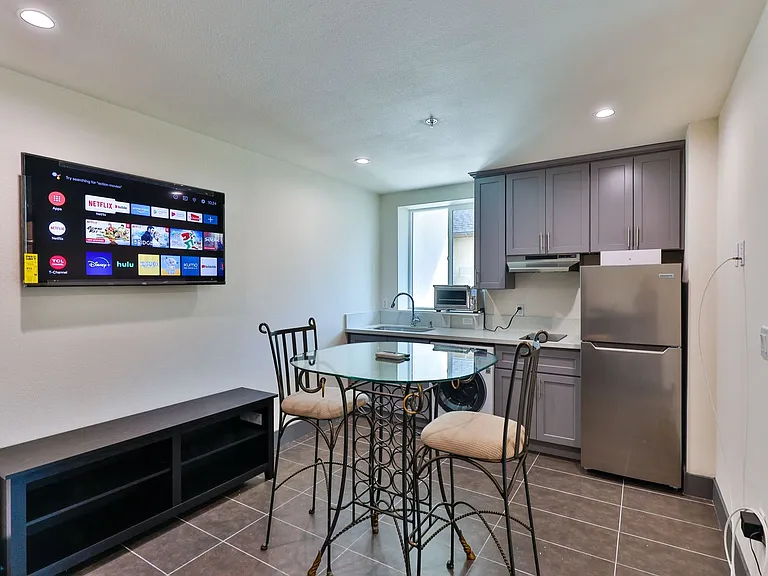 Aries Townhomes and Apartments — Photo 10