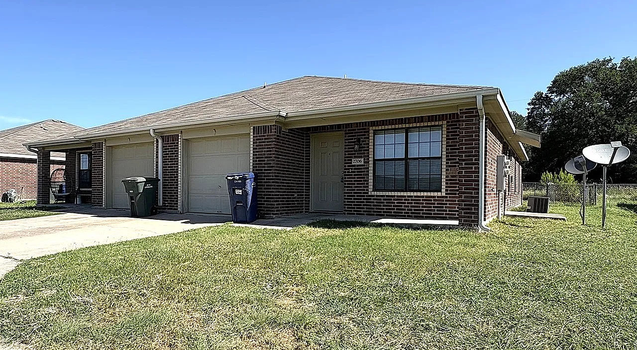 3 bed, 1204 sqft, $1,199 — Photo 2