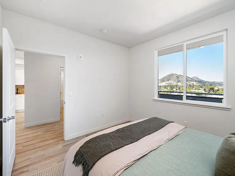 2475 Victoria Ave #305 — Photo 22