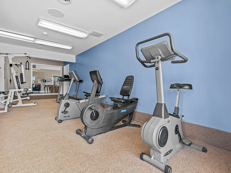 Macomb Manor - Roseville, MI — Photo 17