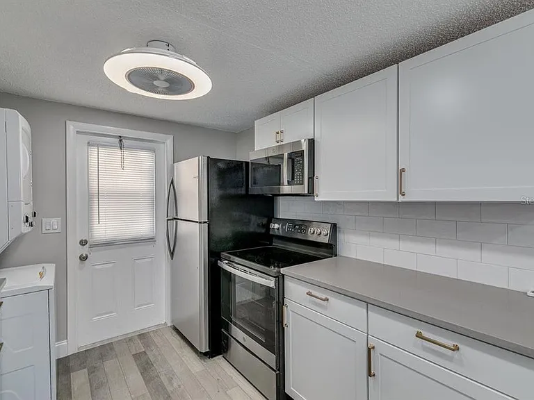 13496 W Rena Dr — Photo 4