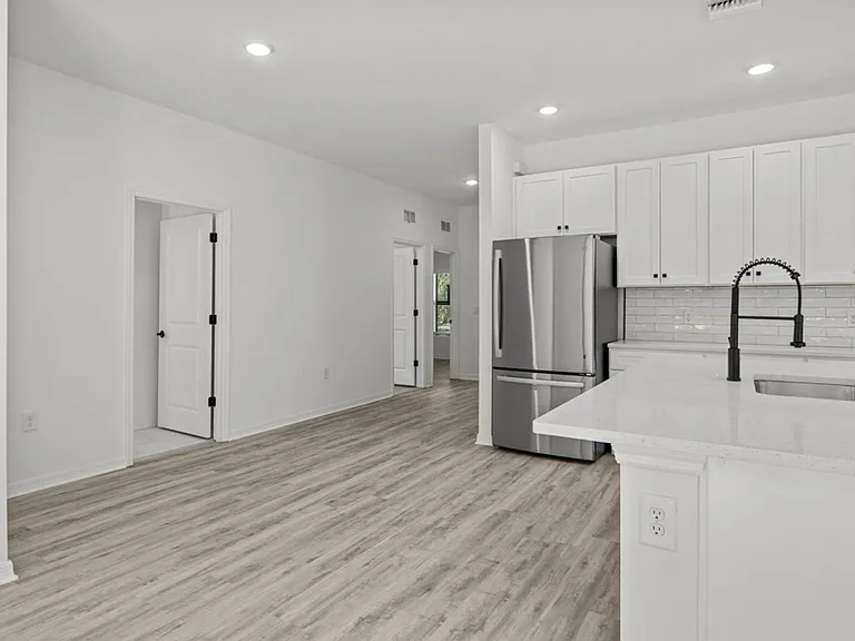 548 Knapp St — Photo 17
