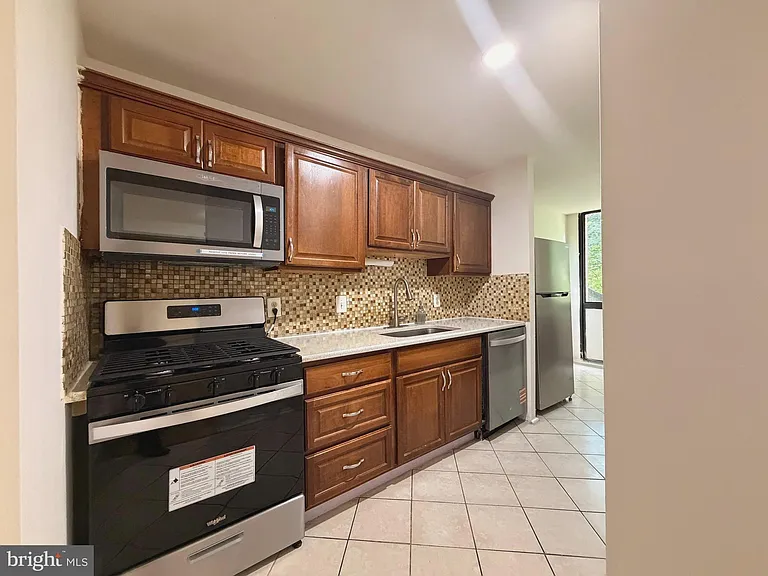 487 N Armistead St #203 — Photo 9