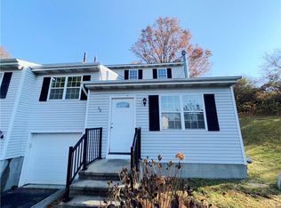 15 Sycamore Ct, Fishkill, NY 12524