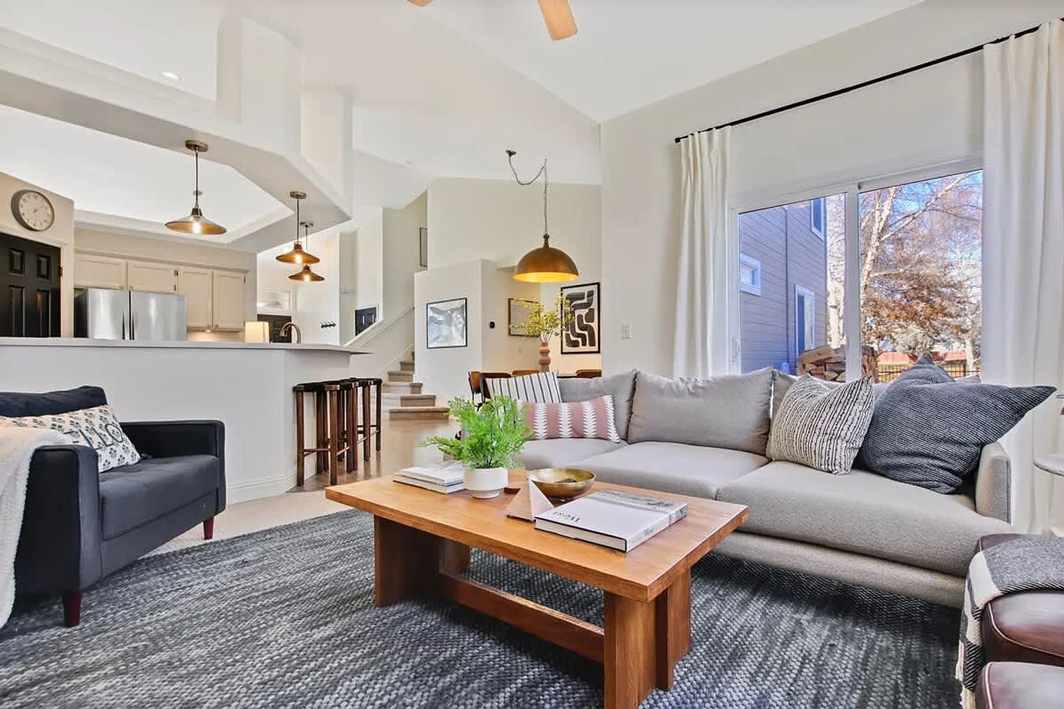 3 bed, 2.0 bath, 559 sqft, $7,434 — Photo 4