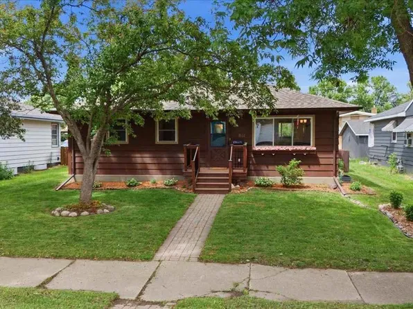 811 7th St S, Virginia, MN 55792