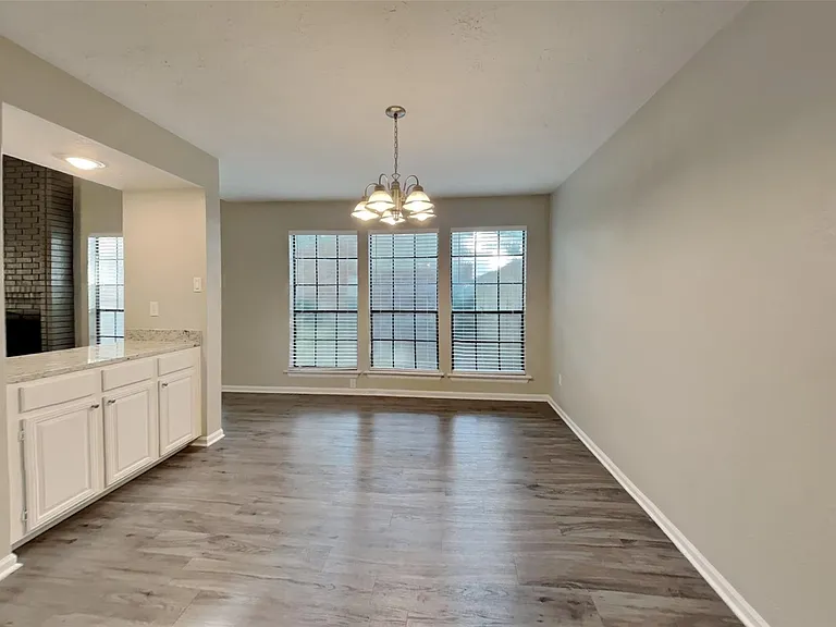 8022 Pine Falls Dr — Photo 5
