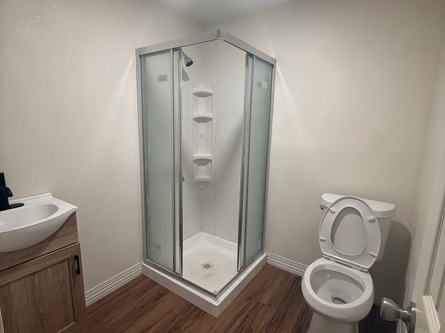 Studio, 400 sqft, $1,600 — Photo 3