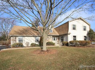 725 Sunrise Rd, Libertyville, IL 60048