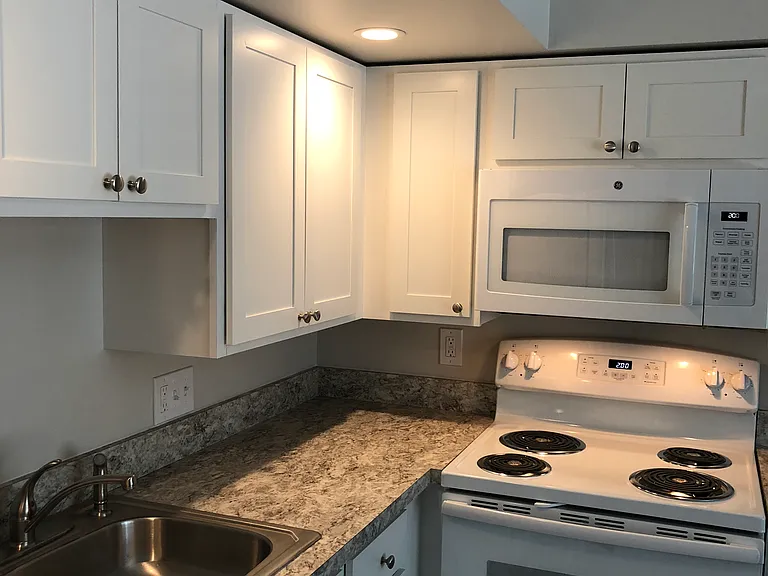 619 Oak St #4 — Photo 6